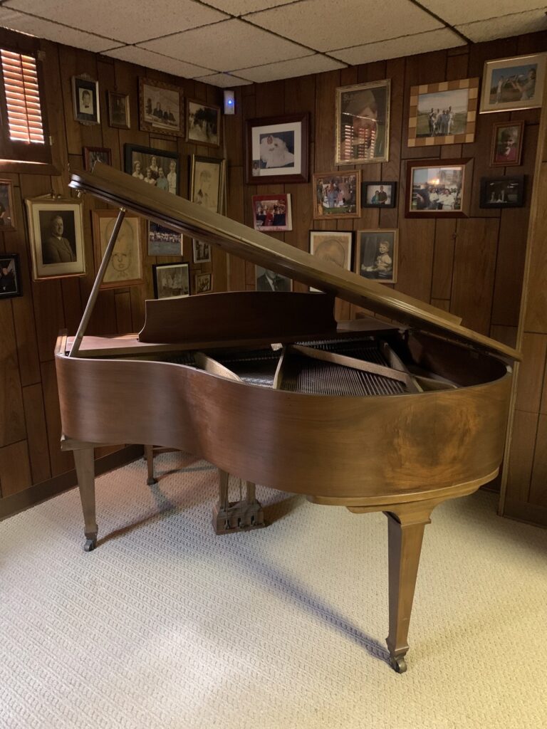 Free Piano in Belleville, Illinois Edward S Healy Baby Grand Seriel