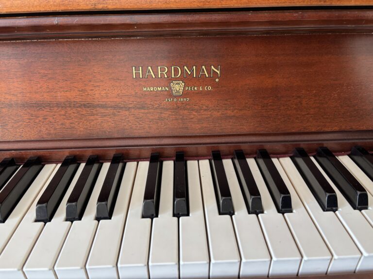 Piano keys logo 768x576